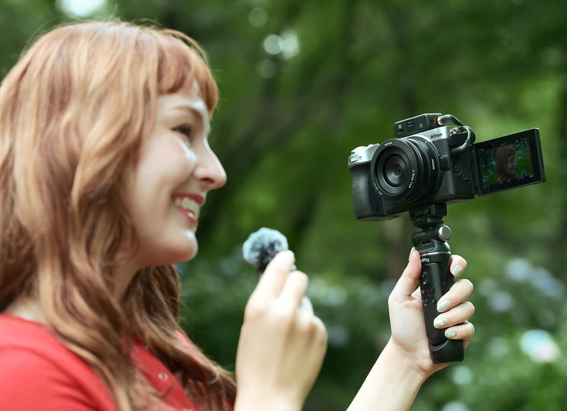 Nikon Z5IIC hỗ trợ quay 4K60p, phù hợp với các tình huống quay vlog và sáng tạo nội dung cầm tay.
