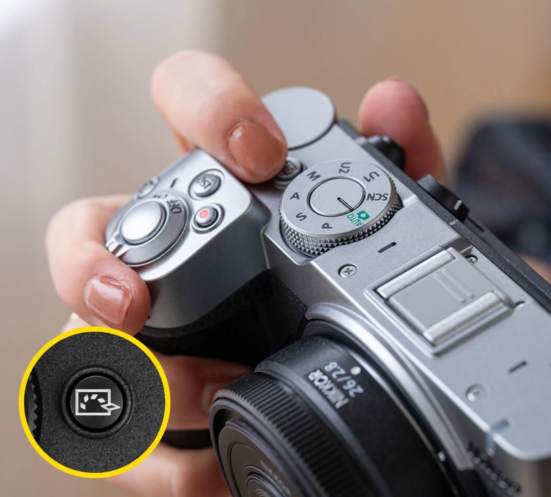 Nút Picture Control chuyên dụng trên Nikon Z5IIC giúp truy cập nhanh các thiết lập màu đã tùy chỉnh.