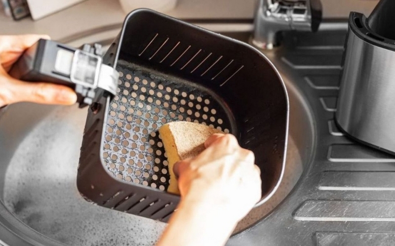 nồi chi&ecirc;n kh&ocirc;ng dầu bị ch&aacute;y c&oacute; sao kh&ocirc;ng ảnh 4