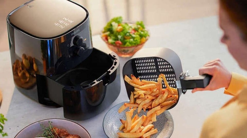 Ai nên mua nồi chiên không dầu Philips?