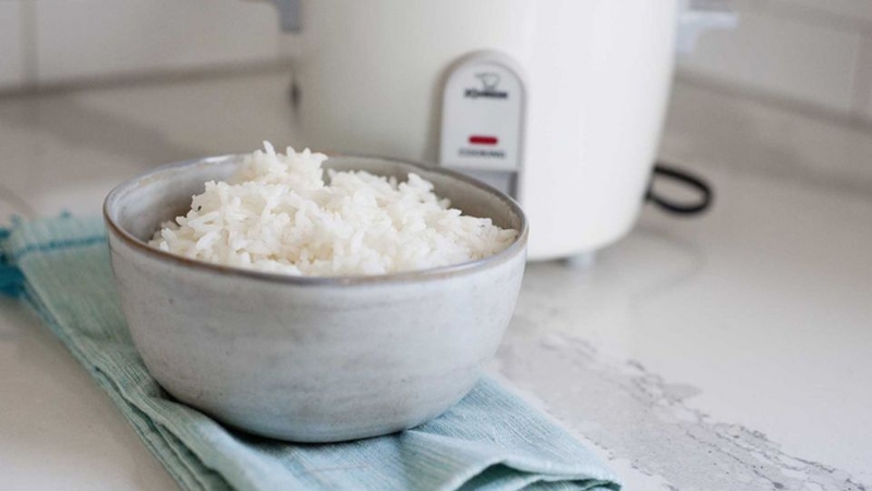 nồi cơm điện nấu bị dính cơm 2