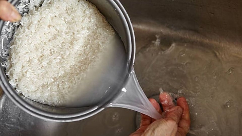 nồi cơm điện nấu bị dính cơm 3