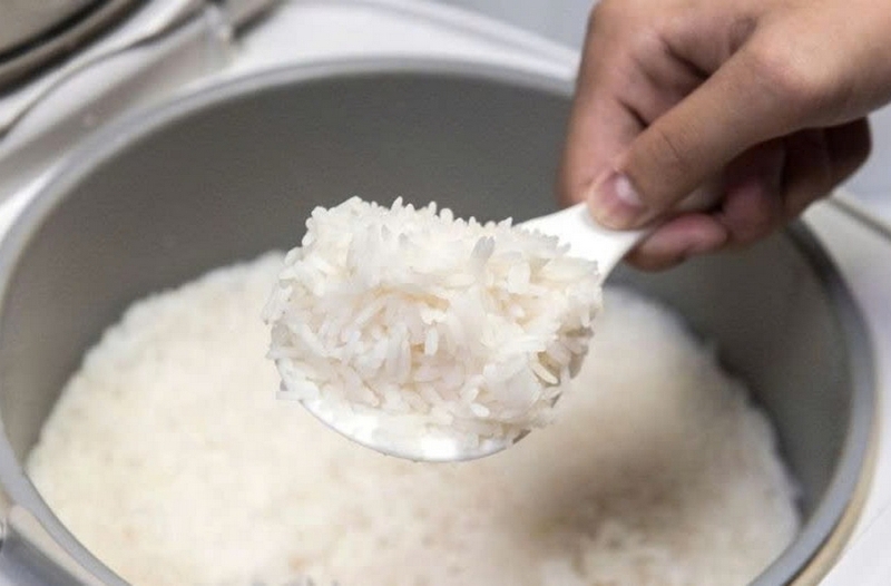 nồi cơm điện tử Toshiba nấu cơm bị sống ảnh 1