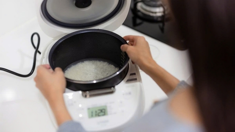 nồi cơm điện tử Toshiba nấu cơm bị sống ảnh 4