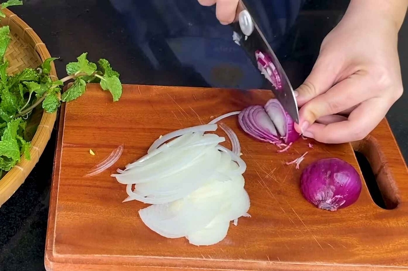 nộm gà hành tây hình 4