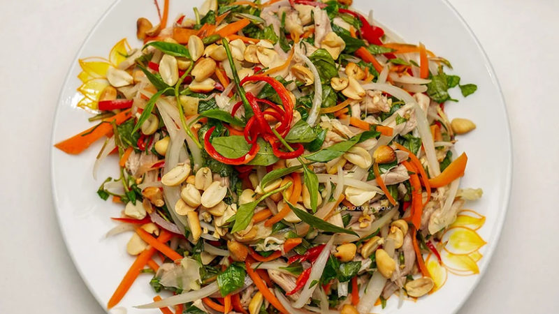 Công thức 2 - Nộm gà xé phay dưa chuột, cà rốt