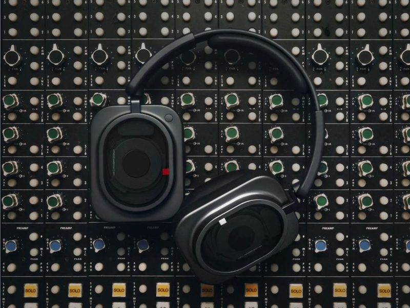 Nothing Headphone (1) Pro sử dụng hệ thống ba driver, trong đó tweeter xMEMS đảm nhiệm dải treble.