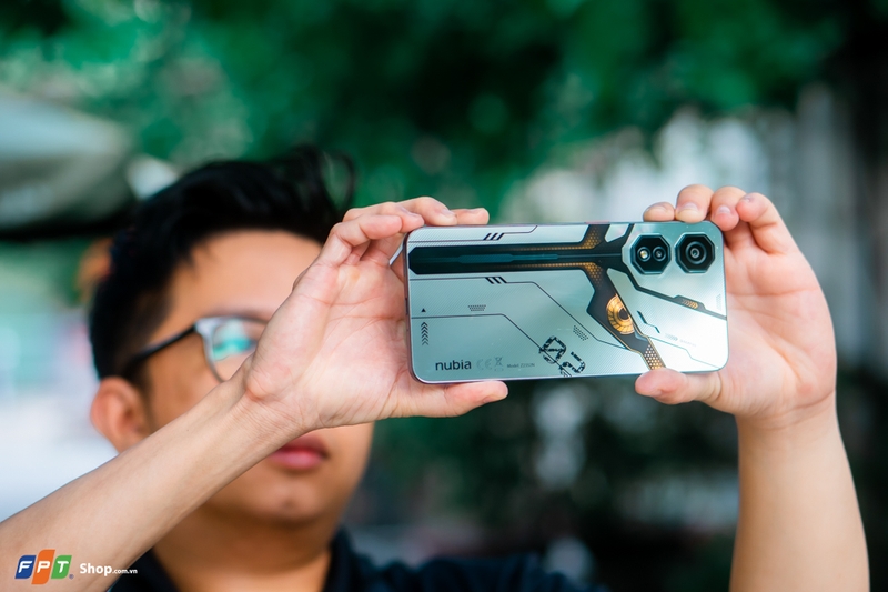 Mặc dù Nubia Neo 2 là một chiếc Gaming Phone, nơi trọng tâm được đặt vào hiệu năng thay vì camera