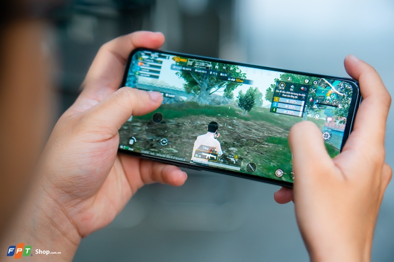 Bên cạnh đó, nubia Neo 2 đi kèm với củ sạc 33W