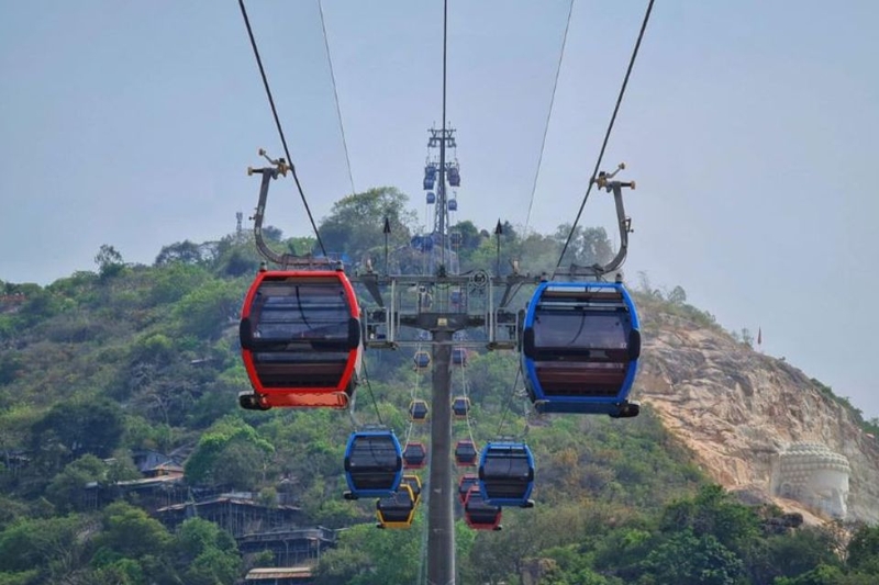 Phương tiện đi lên núi Cấm An Giang