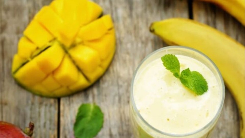 Nước ép chuối và xoài