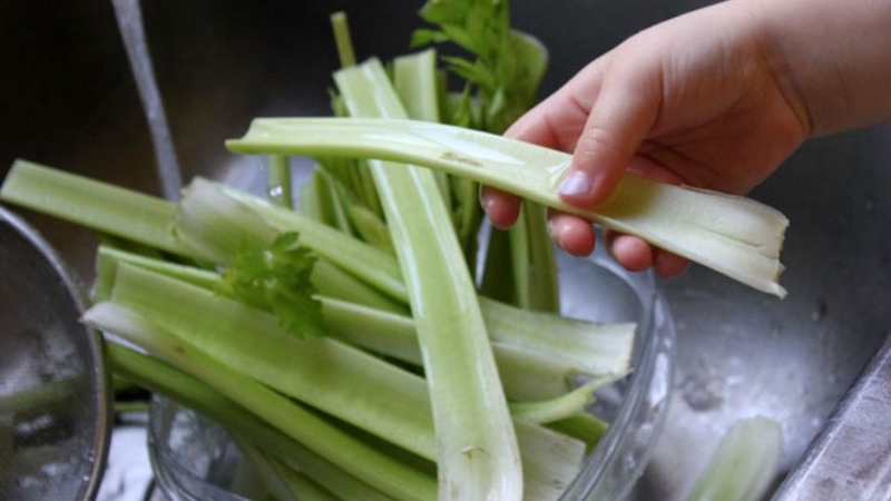 Nước ép củ đậu, lê và cần tây 2