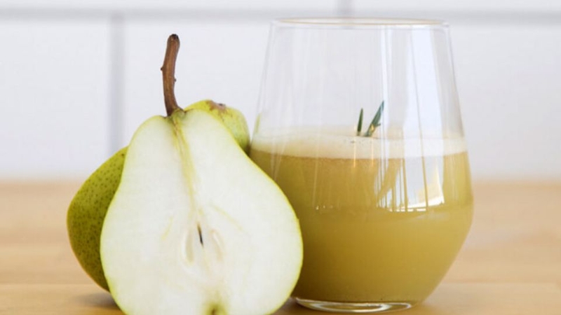 Nước ép lê và thơm