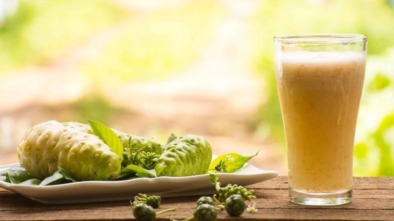 Nước ép trái nhàu và cà rốt 2