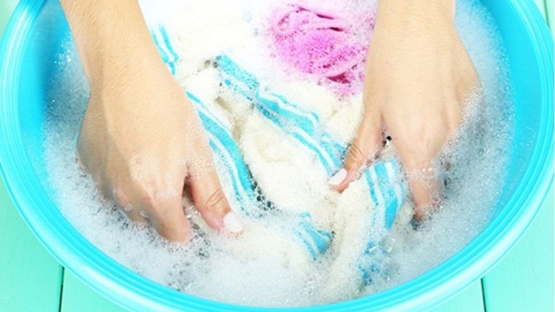 Hướng dẫn sử dụng nước giặt máy để giặt tay 2