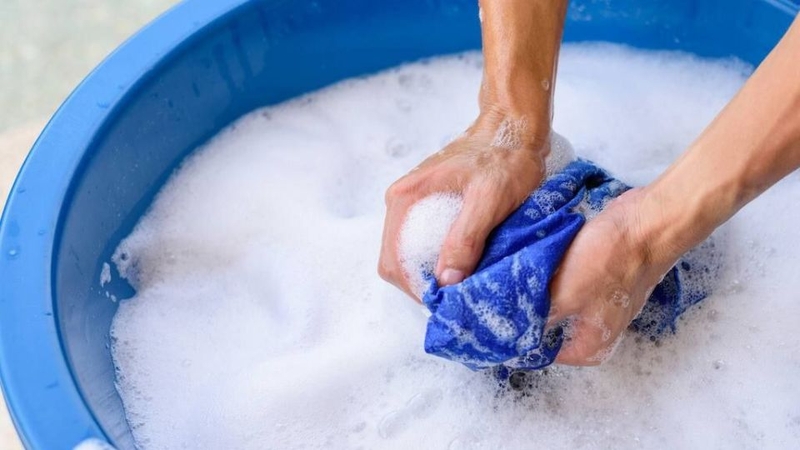 Những lưu ý khi giặt quần áo bằng tay