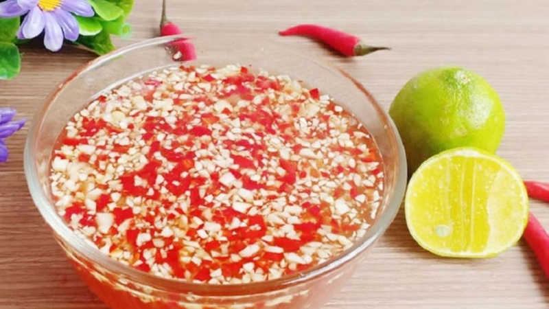 Nước mắm trộn gỏi chanh tỏi ớt