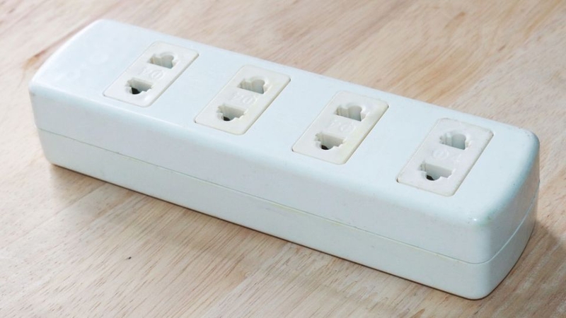 Ổ cắm 2 chấu 2