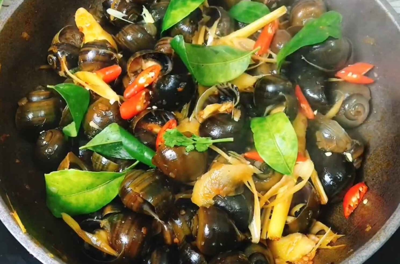 ốc lác xào sa tế 11