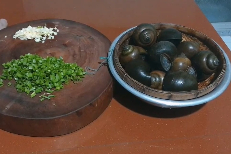 ốc nướng mỡ hành hình 1