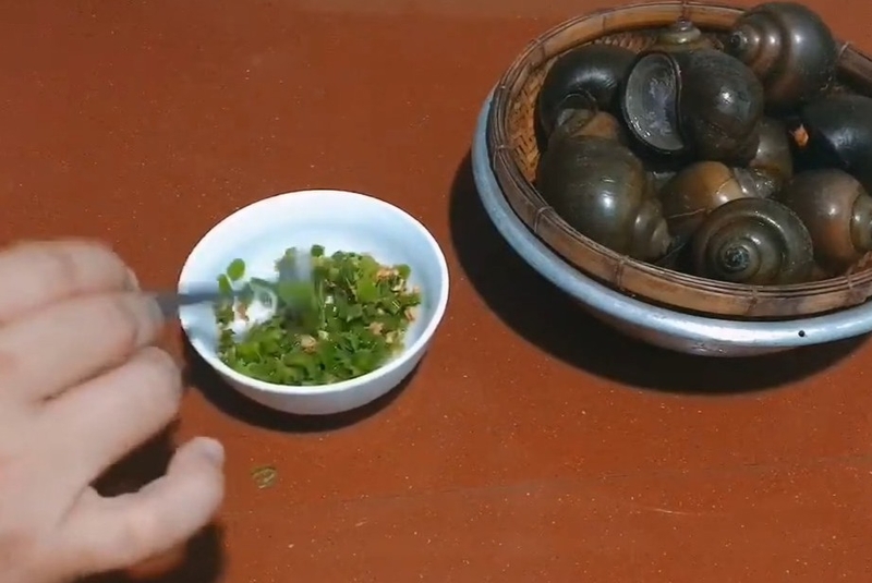 ốc nướng mỡ hành hình 3