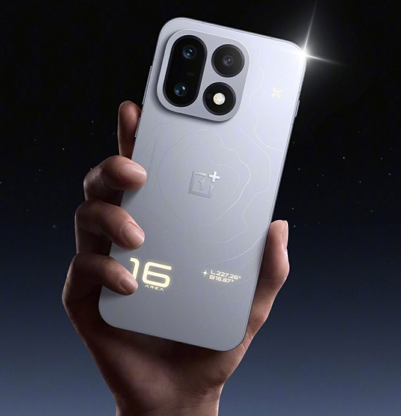 OnePlus 16 Tomorrow’s Starlight sử dụng lớp hoàn thiện kính hiệu ứng lụa kết hợp mặt lưng nhám.