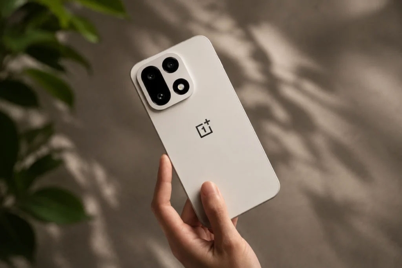 oneplus-16-lo-vien-man-hinh-duoi-1-mm-208259-2.jpg