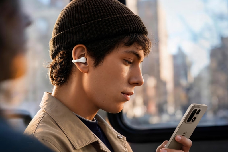 OnePlus Buds Clip hỗ trợ kết nối với điện thoại qua Bluetooth 6.1, thuận tiện cho nhu cầu nghe nhạc và đàm thoại hằng ngày.