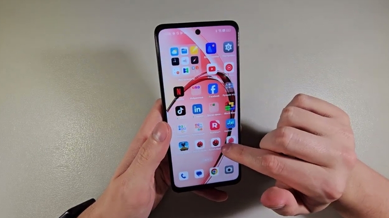 Màn hình 6.67 inch và tần số quét 90 Hz