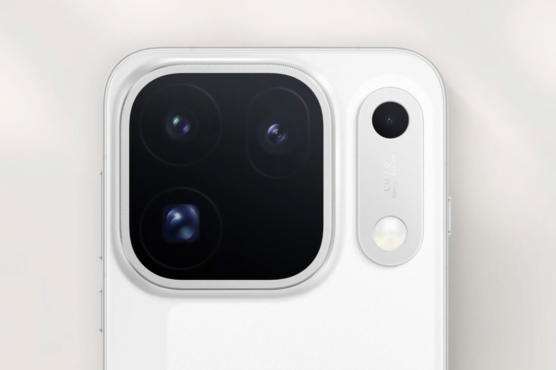 OPPO Find X10 Pro Max gây chú ý với hệ thống ba camera Hasselblad 200 MP.