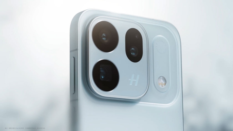 Cụm camera Hasselblad trên OPPO Find X10 được bố trí nổi bật ở góc trái mặt lưng.
