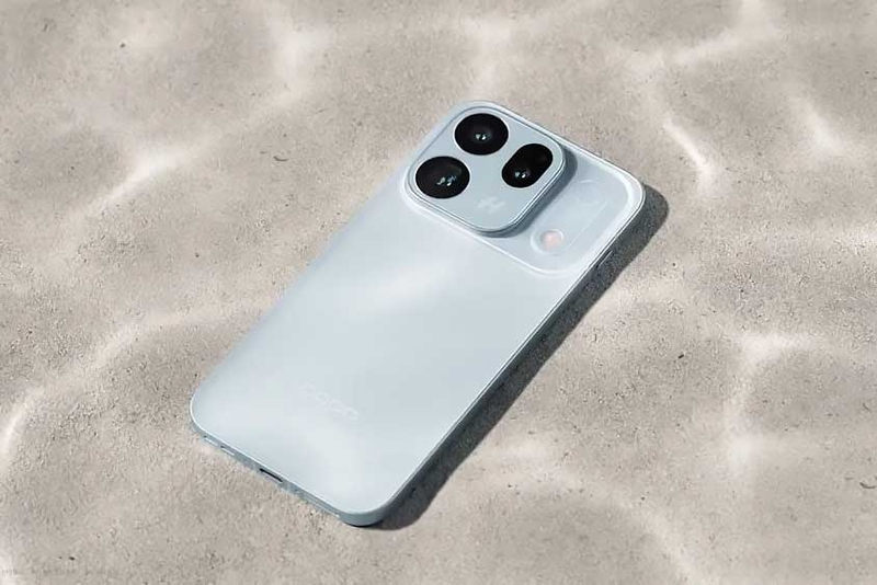 OPPO Find X10 với cụm ba camera sau, nổi bật là camera chính và camera tele tiềm vọng cùng độ phân giải 200 MP.