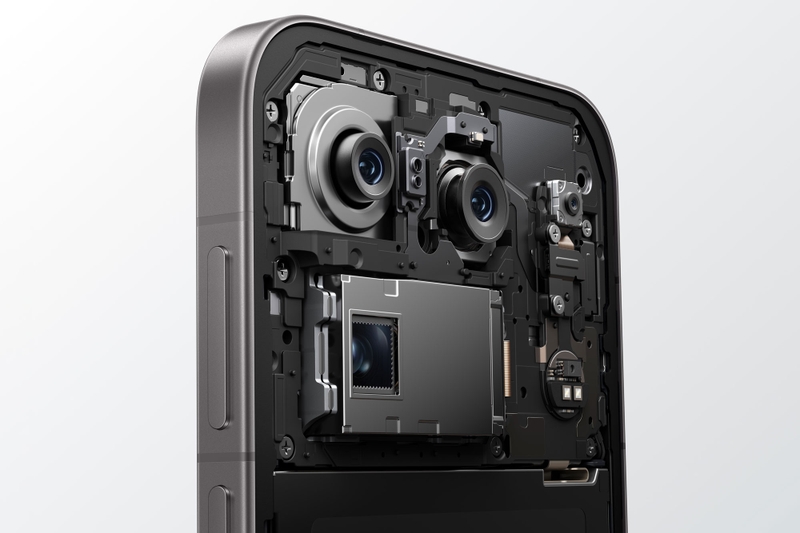 Hệ thống ba camera 200 MP trên OPPO Find X10 Pro Max hỗ trợ quay video 8K 30 FPS ở nhiều tiêu cự.