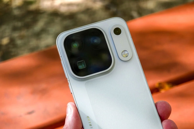 Hệ thống camera tele tiềm vọng kép là một trong những nâng cấp đáng chú ý trên OPPO Find X10 Ultra.