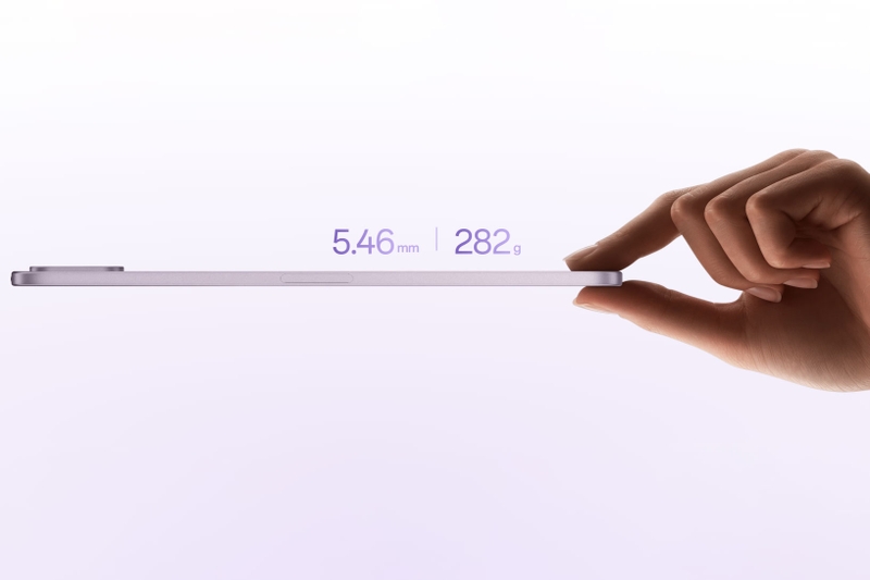 OPPO Pad Mini có thân máy mỏng 5,46 mm và nặng khoảng 282 g, thuận tiện khi cầm nắm và mang theo.