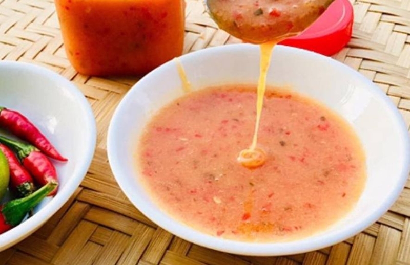 nuoc cham muoi ot do voi sua dac