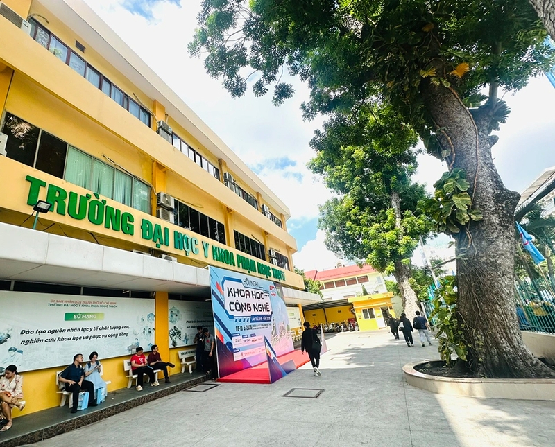 Điểm chuẩn Phạm Ngọc Thạch 2025 - 03