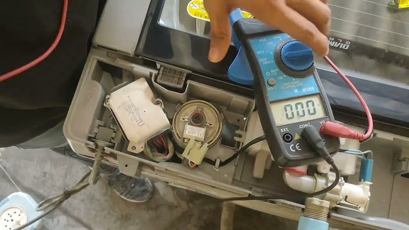 Cách xử lý khi phao nước máy giặt LG gặp sự cố