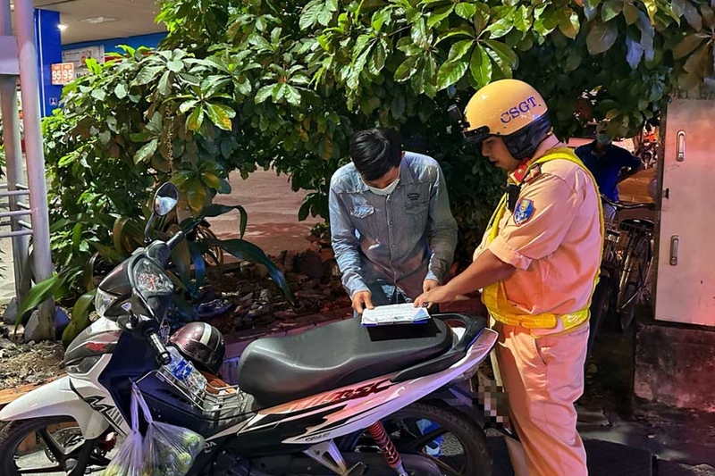 Mức phạt nồng độ cồn xe máy dưới 0,25 - 08