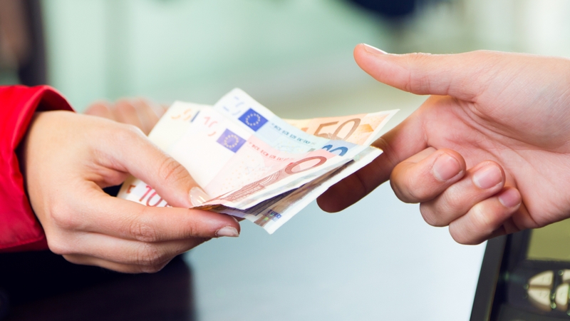 Lợi ích và rủi ro của việc chuyển đổi trả góp