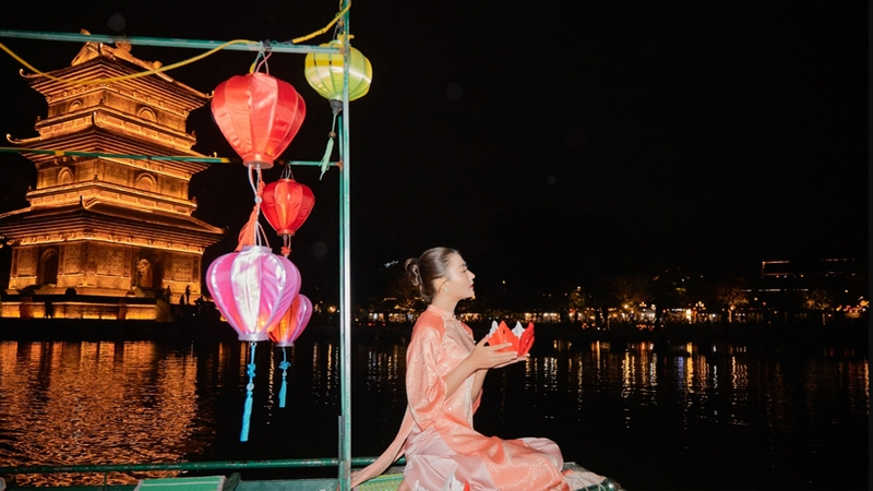 Phố cổ Hoa Lư đẹp nhất vào buổi tối khi lên đèn