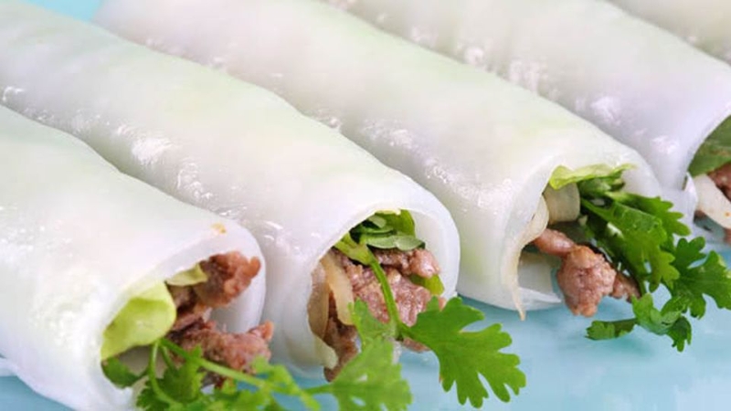 Bước 5: Thưởng thức phở cuốn thịt bò
