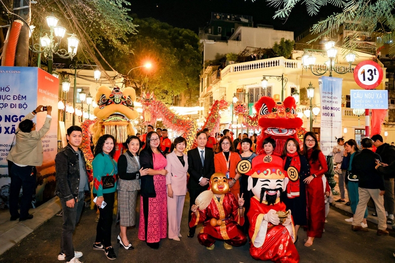 Phố đi bộ Hà Nội 6