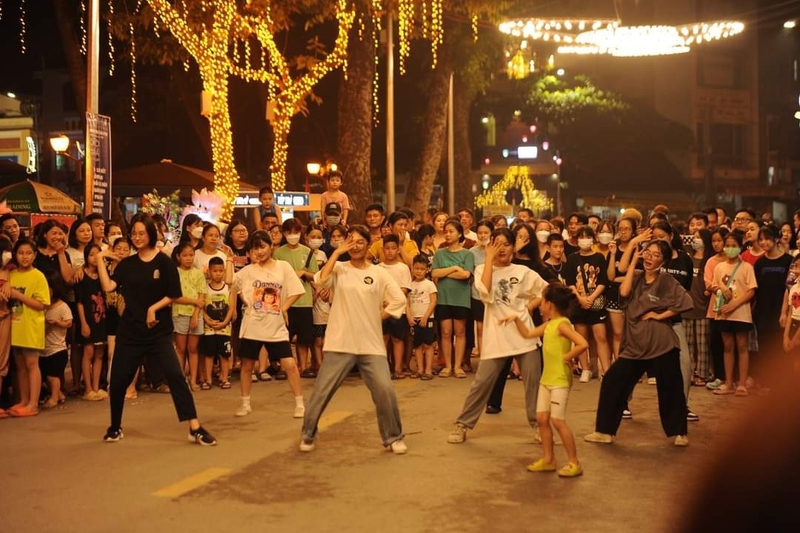 Phố đi bộ Hà Nội 5