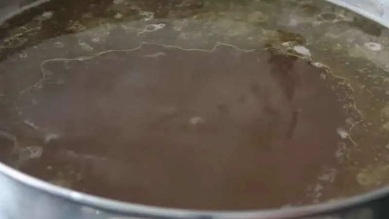 Bước 3: Nấu nước dùng