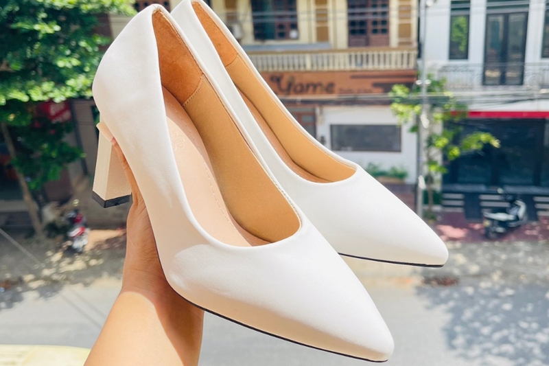 Quà tặng 20/10 cho cô giáo: Giày dép.