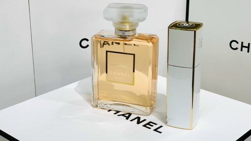 Son hoặc nước hoa