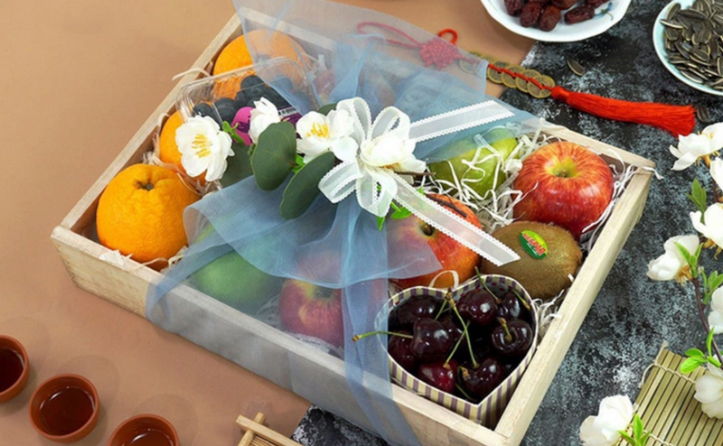 Hộp trái cây Tết với những loại quả tươi ngon, màu sắc rực rỡ