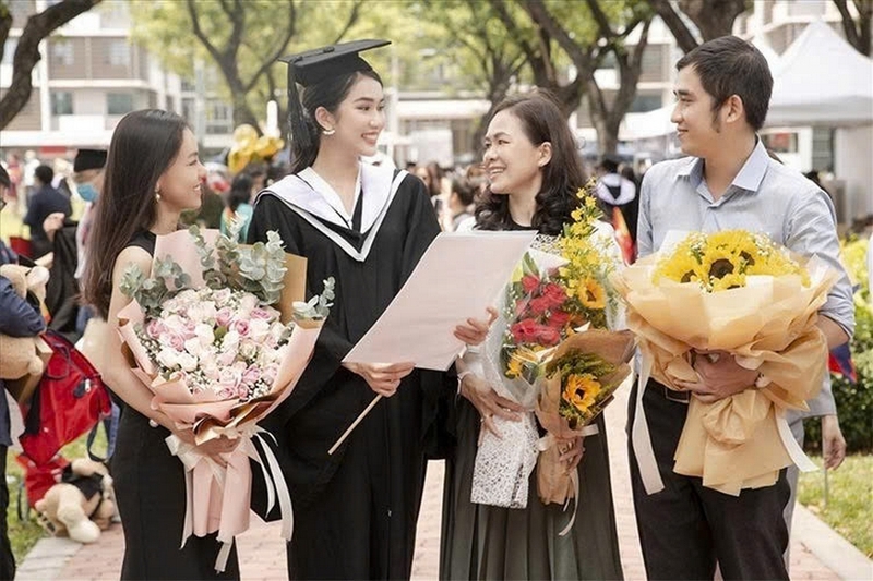 Quà tốt nghiệp nên tặng gì ảnh 1