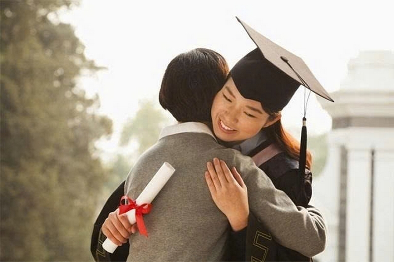 Quà tốt nghiệp nên tặng gì ảnh 2